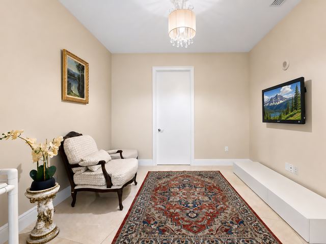 Residence 4007 property photo 33