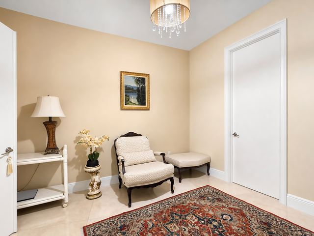 Residence 4007 property photo 34