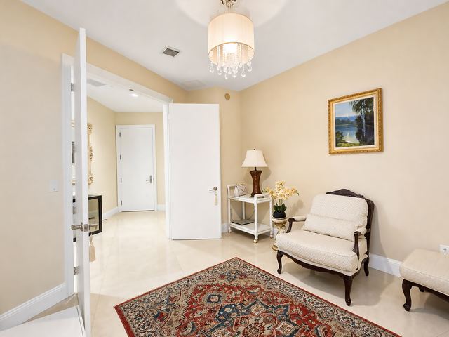 Residence 4007 property photo 35